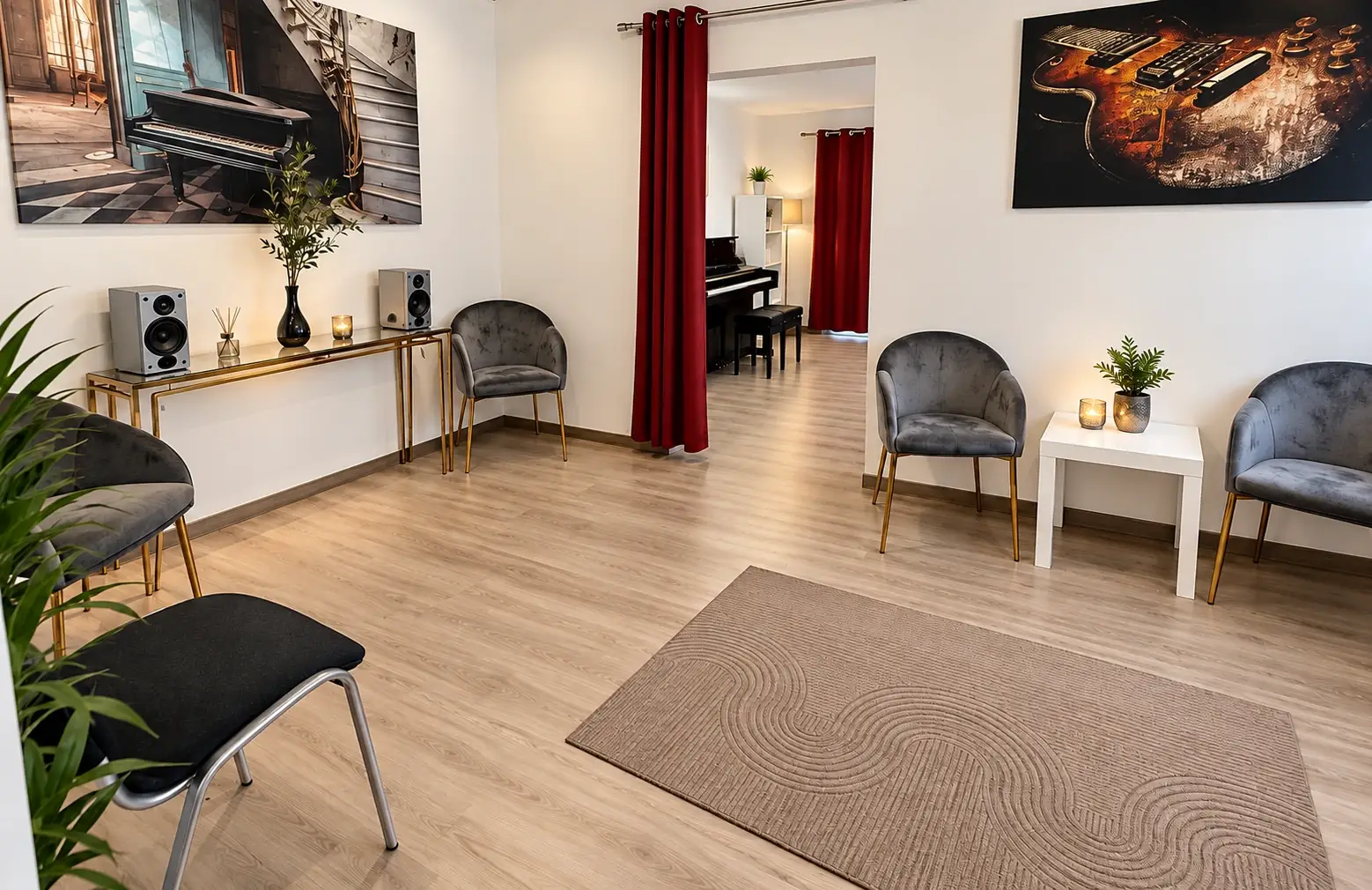 Wartebereich der Musikschule in Schwaig mit Blick in das Klavierzimmer